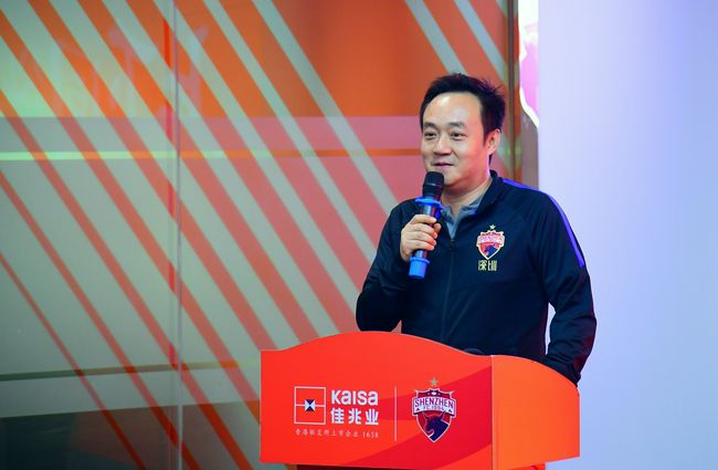 巴塞罗那和英超俱乐部都在关注他，如果他想去国外，他需要一名经纪人。